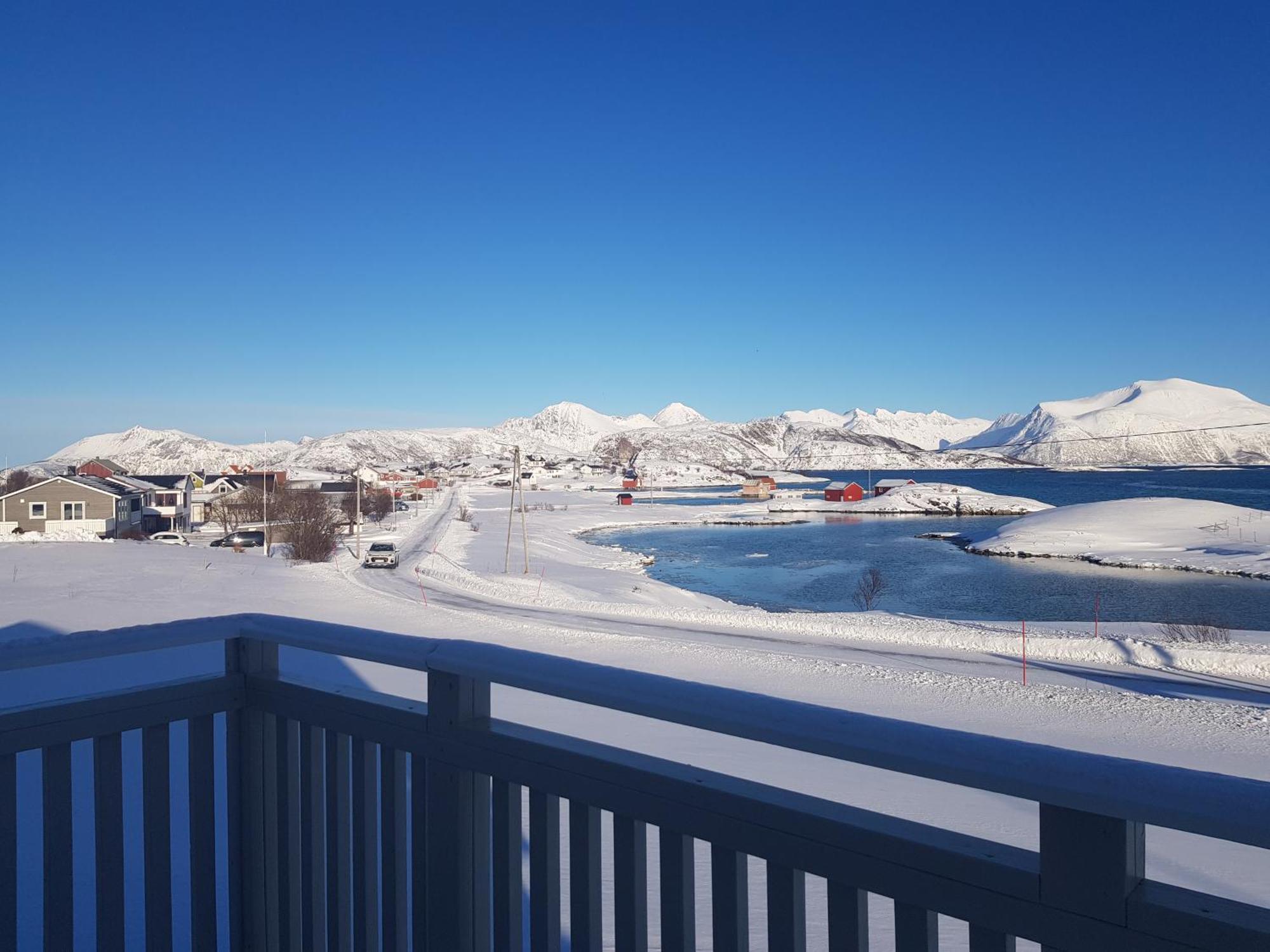 2 Bedrooms Apartment In Sommaroy Island Тромсьо Стая снимка